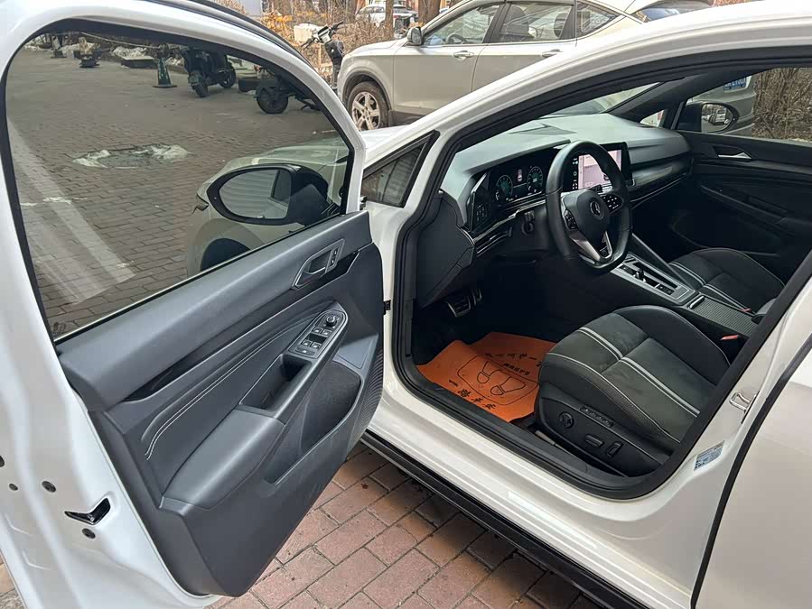 Volkswagen Golf 2022 car image #13