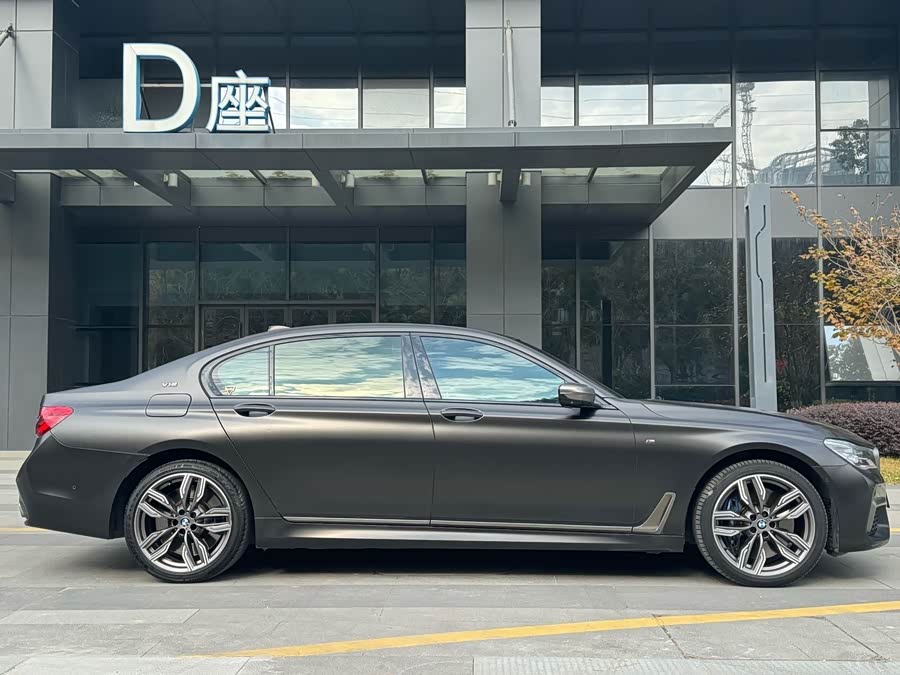 BMW 7 Series 2017 car image #13