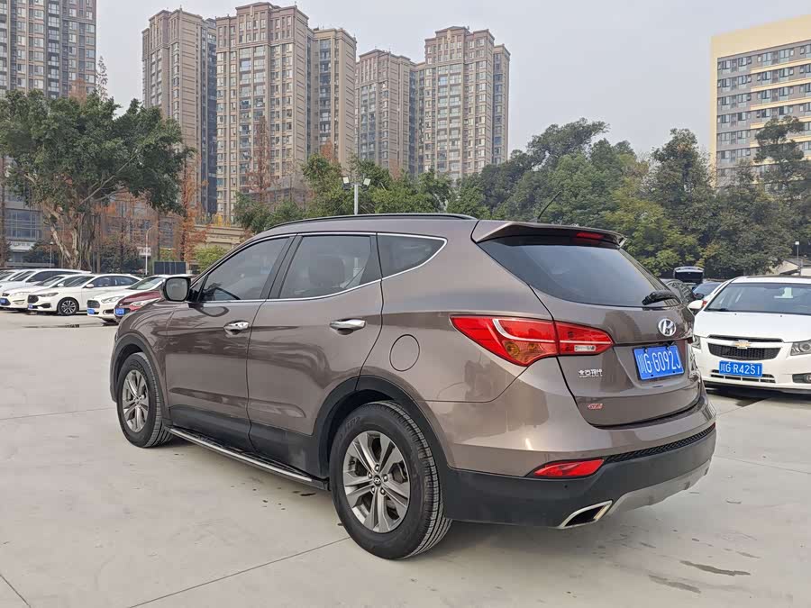 Hyundai Santa Fe 2023 car image #13