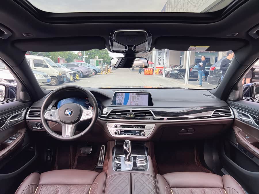 BMW 7 Series 2022 car image #13
