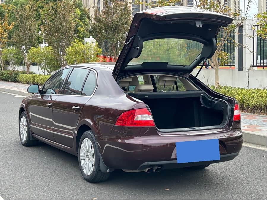 Skoda Superb 2012 immagine di auto #13