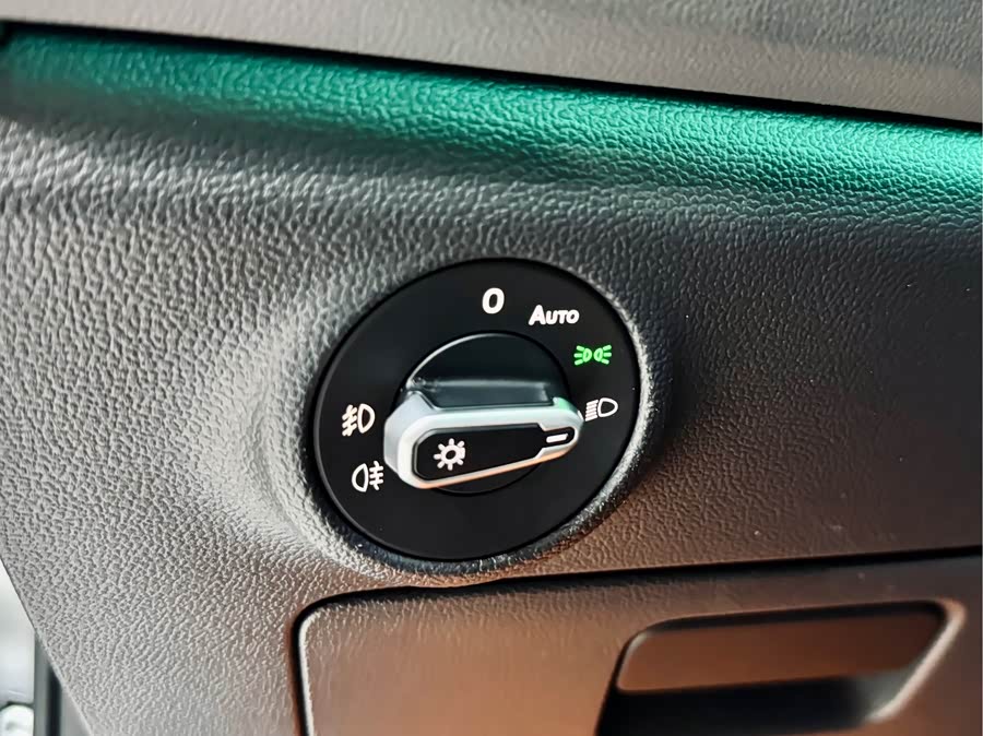 Volkswagen Sagitar 2020 imagem de carro #13