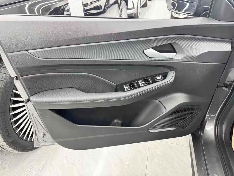 GEELY Binray 2025 car image #13