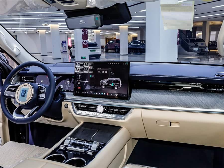 Tank 500 New Energy 2025 #13 Tank 500 New Energy 2025 car image #13