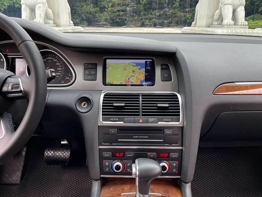 Audi Q7 2015 car image #13