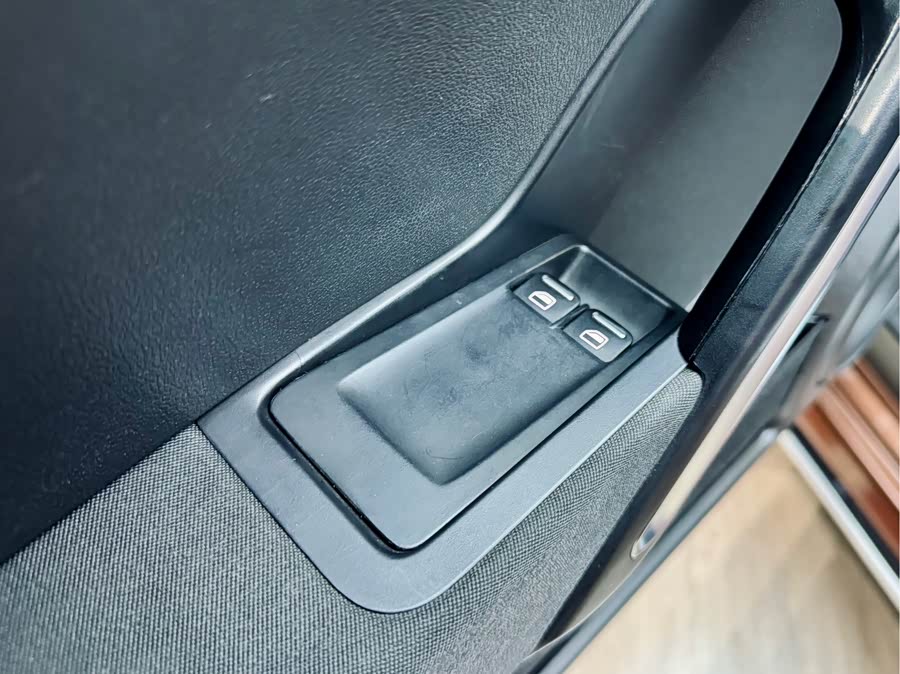 Volkswagen Beetle 2016 car image #13