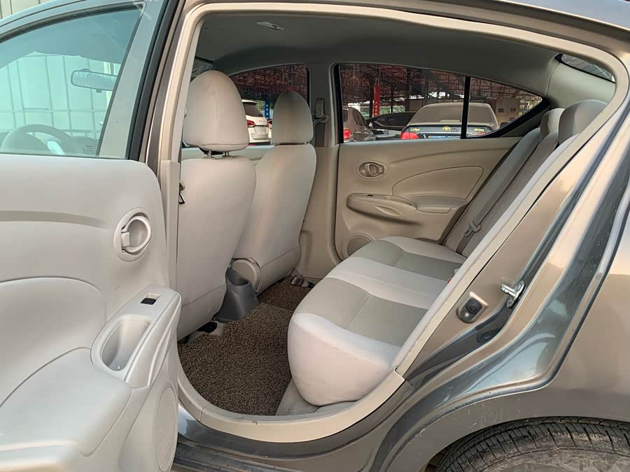 Nissan Sunny 2018 #13 Nissan Sunny 2018 car image #13