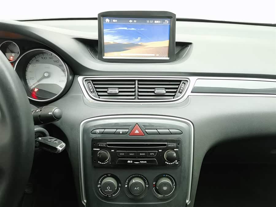Peugeot 308 2014 car image #13