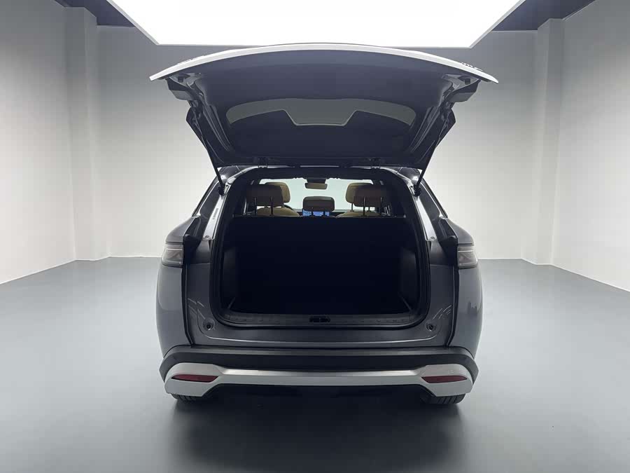 BYD SongL DM-i 2024 car image #13
