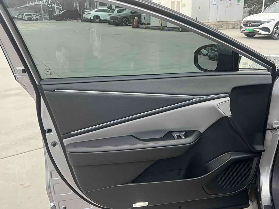 Toyota bZ5 2025 car image #13