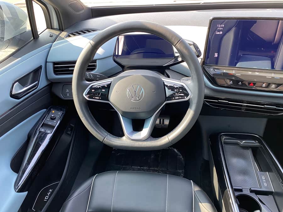 Volkswagen ID.4 X 2022 car image #13