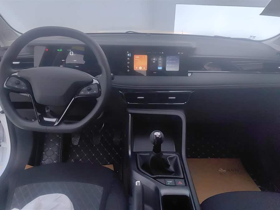 Roewe i5 2025 car image #13