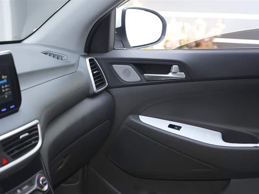 Hyundai Tucson 2021 car image #13
