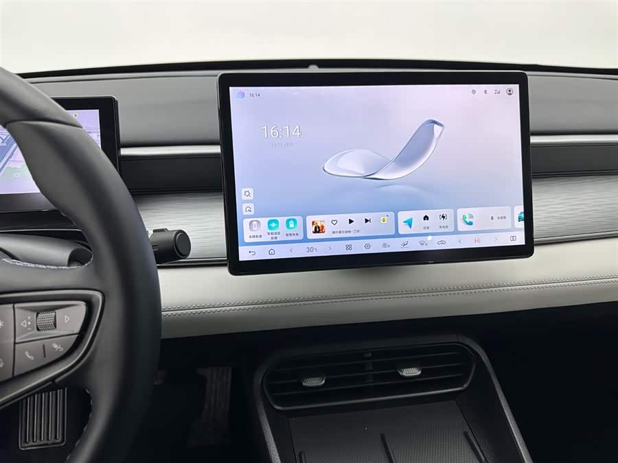 BYD Seal 05 DM-i 2025 car image #13