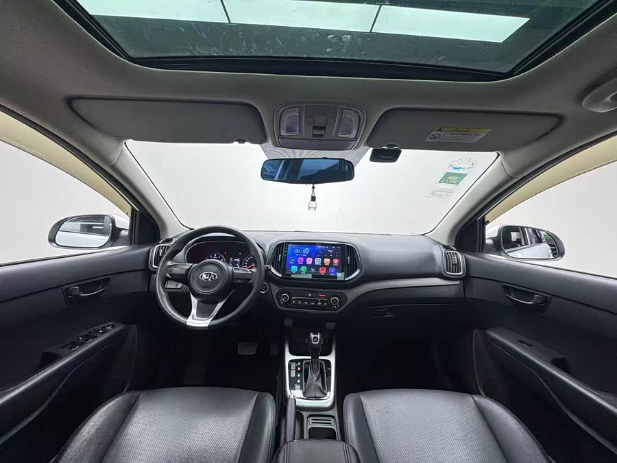 Kia Stonic 2017 #13 Kia Stonic 2017 car image #13