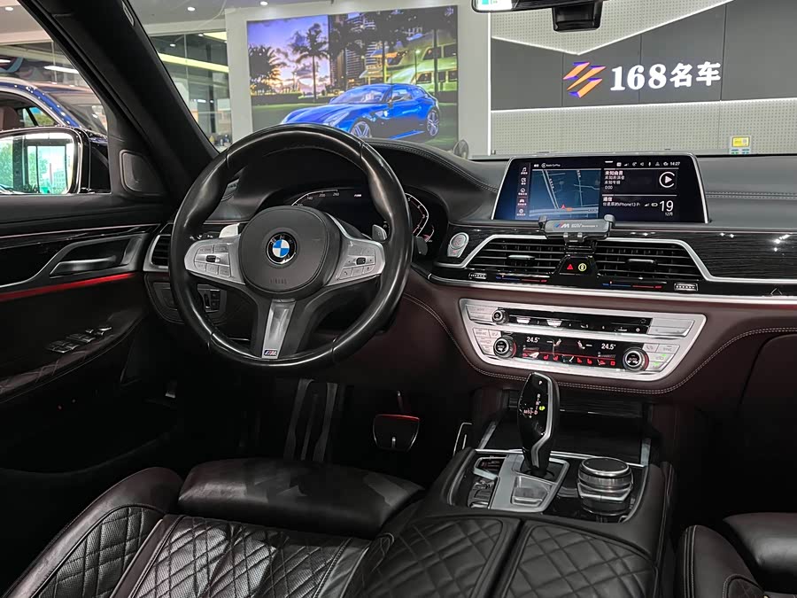 BMW 7 Series 2020 car image #13