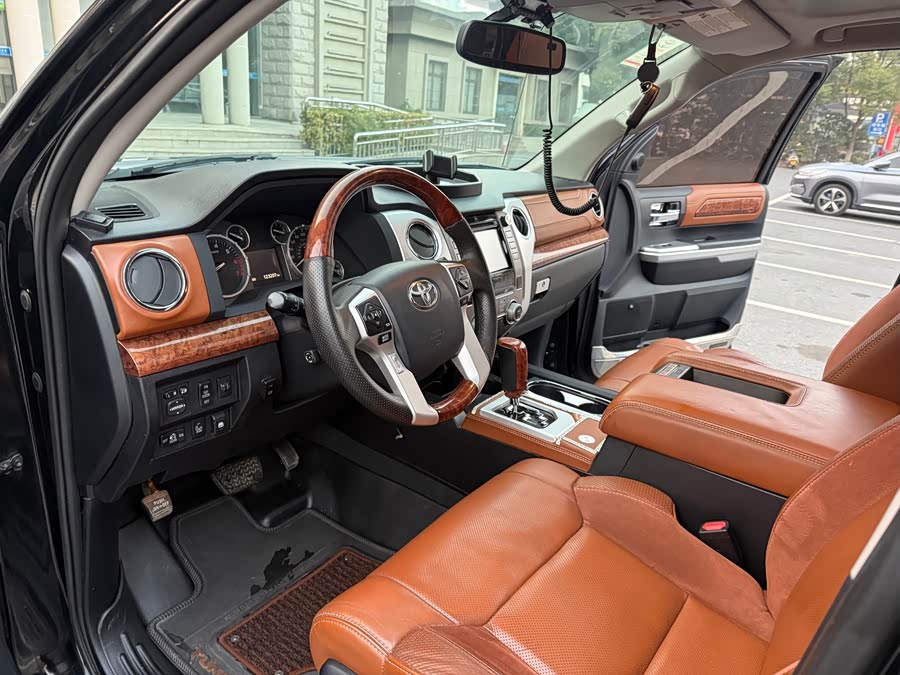 Toyota Tundra 2015 immagine di auto #13
