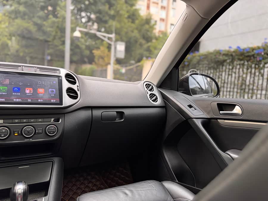 Volkswagen Tiguan 2018 car image #13