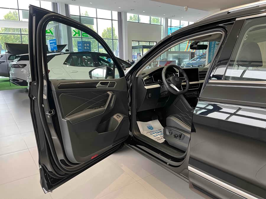 Volkswagen Tiguan L New Energy 2025 car image #13