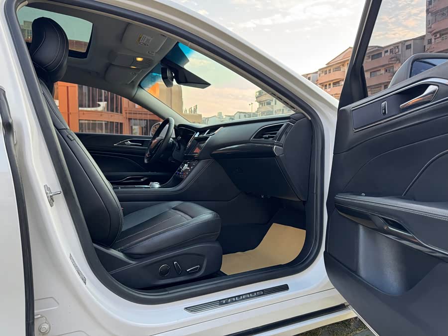 Ford Taurus 2016 car image #13