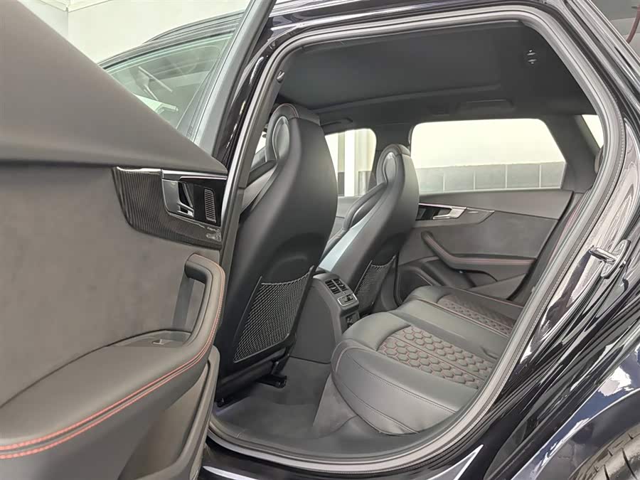 Audi RS 4 2023 car image #13