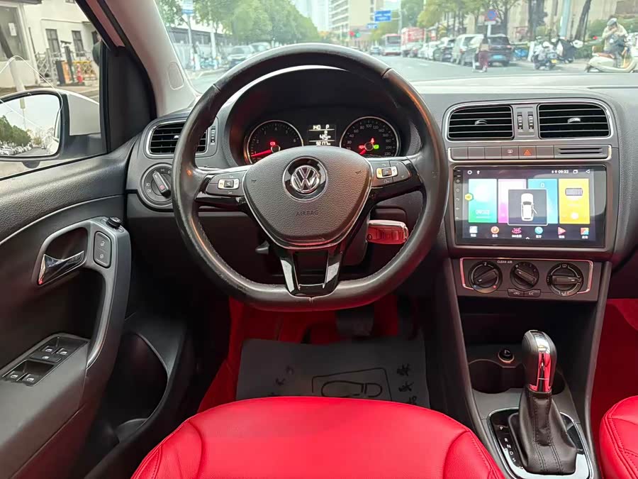 Volkswagen Polo 2016 car image #13