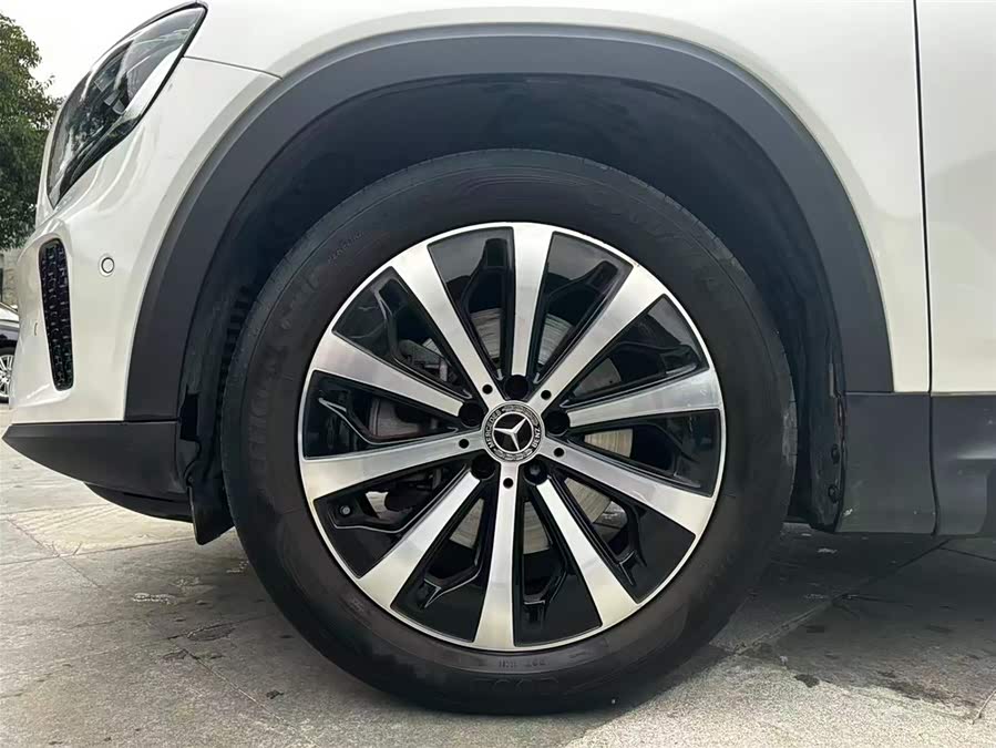 Mercedes-Benz GLB Class 2024 car image #13