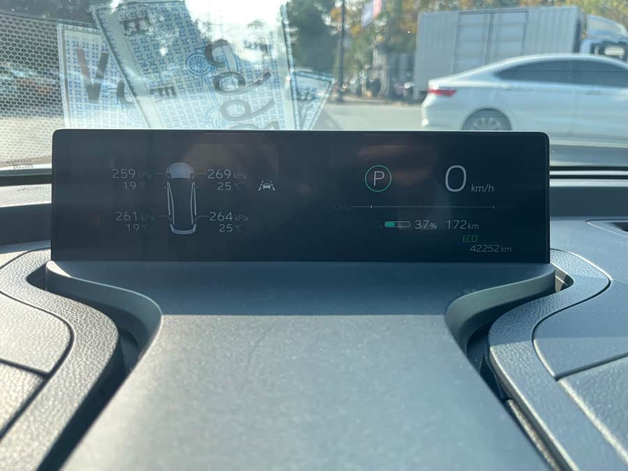 Toyota bZ3 2023 صورة سيارة #13