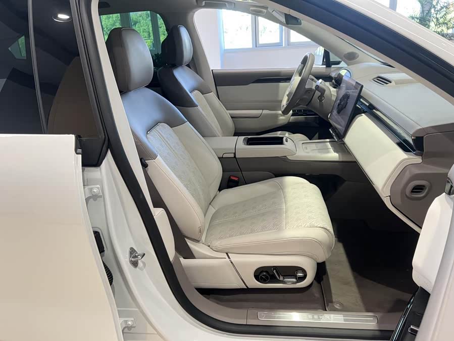 Zeekr 7X 2024 car image #13