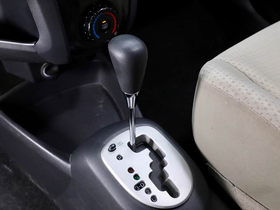 Toyota Yaris 2013 #13 Toyota Yaris 2013 car image #13