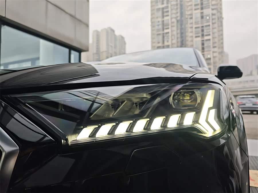 Audi Q7 2023 car image #13