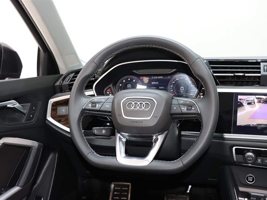 Audi Q3 2022 car image #13
