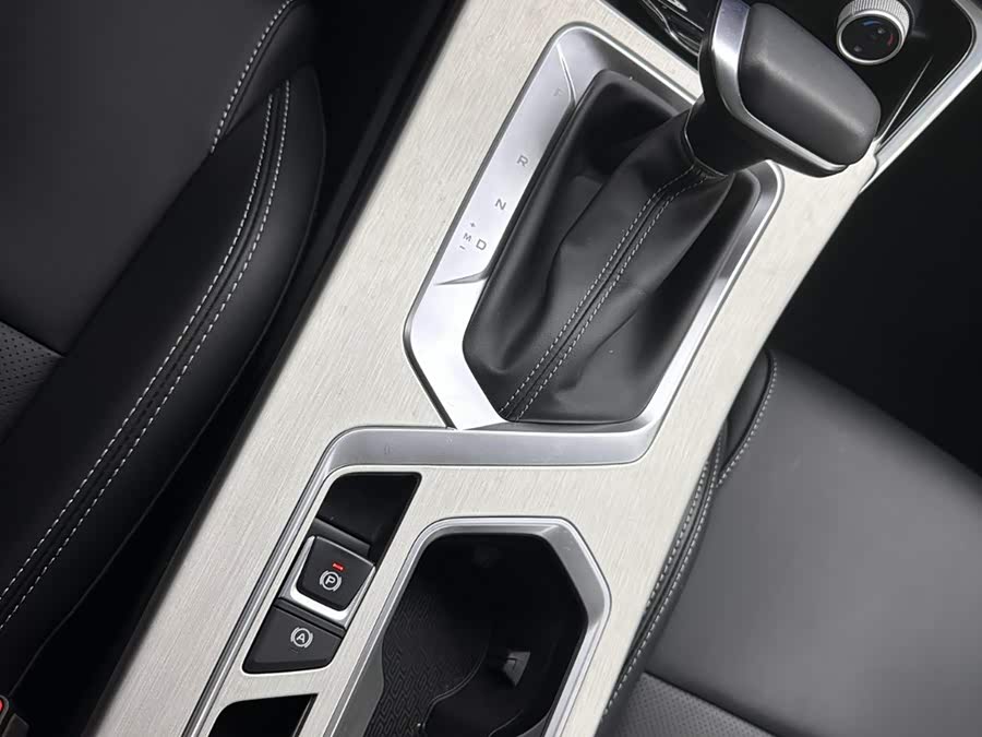 GEELY Coolray 2025 car image #13