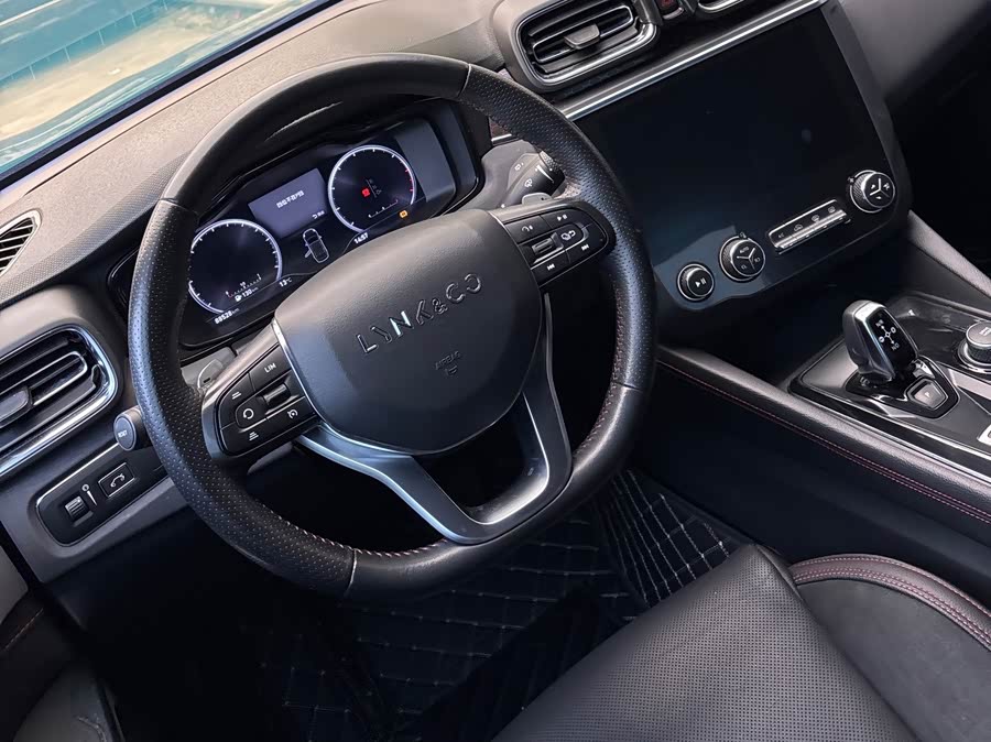 Lynk & Co 03 2019 car image #13
