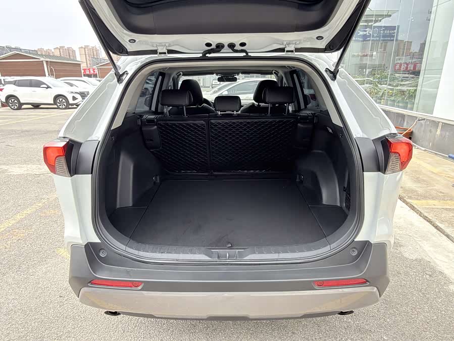 Toyota RAV4 2022 car image #13