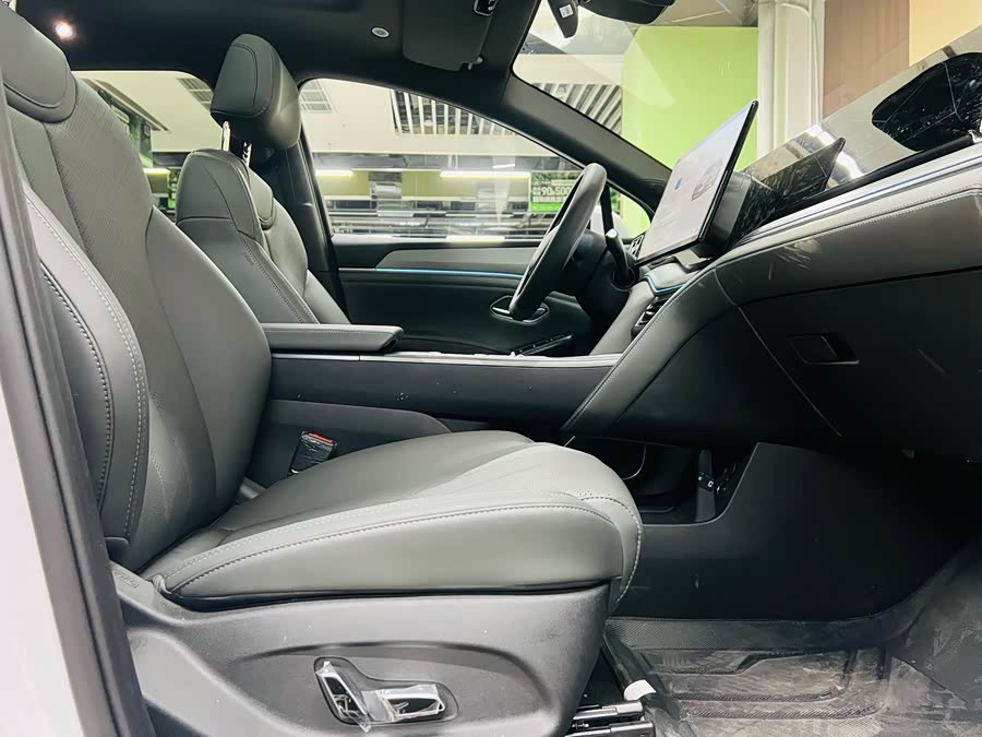 BYD SongL DM-i 2025 car image #13