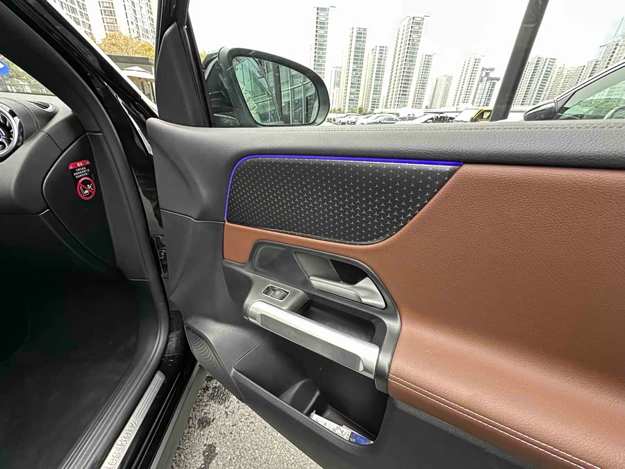 Mercedes-Benz GLB Class 2025 car image #13