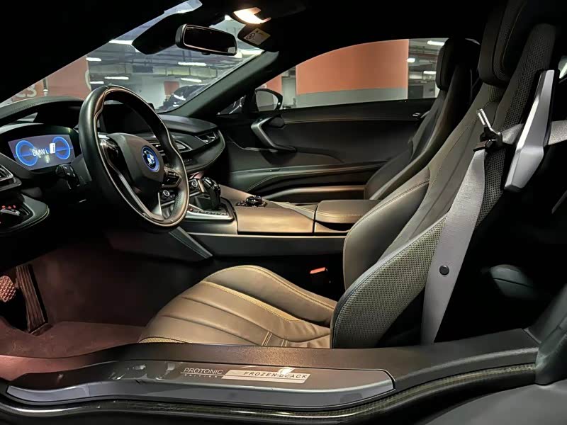 BMW i8 2018 car image #13
