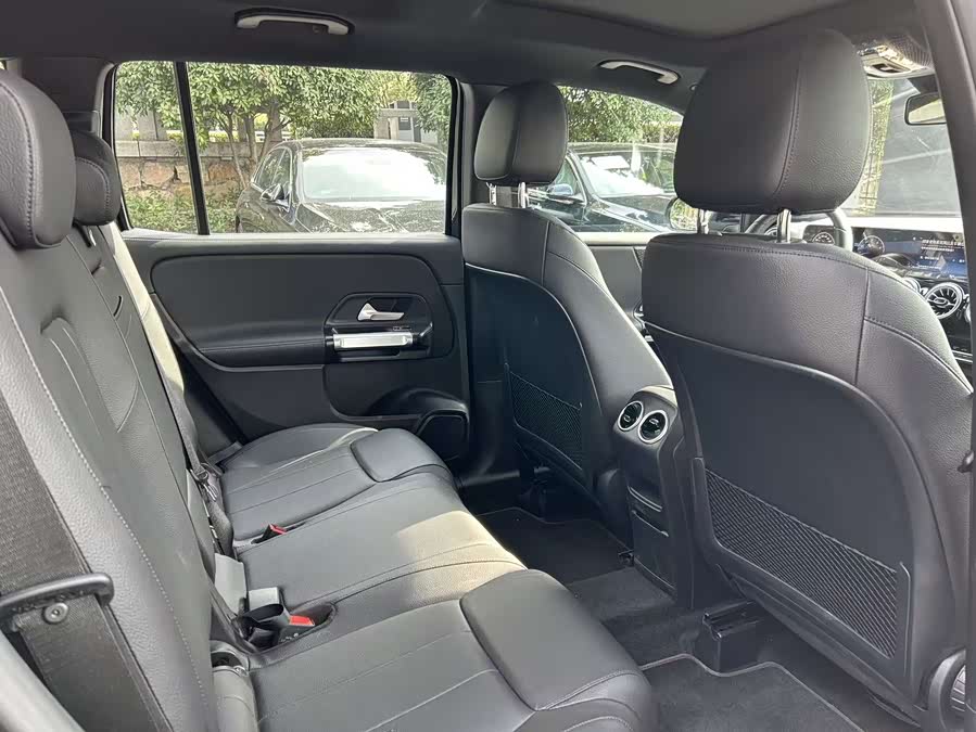 Mercedes-Benz GLB Class 2025 immagine di auto #13