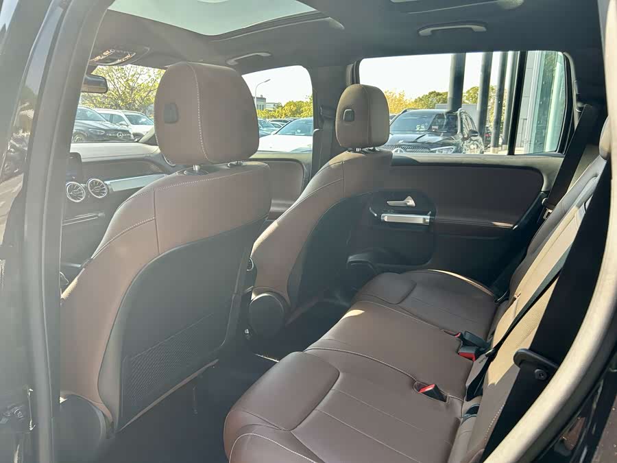 Mercedes-Benz GLB Class 2025 car image #13