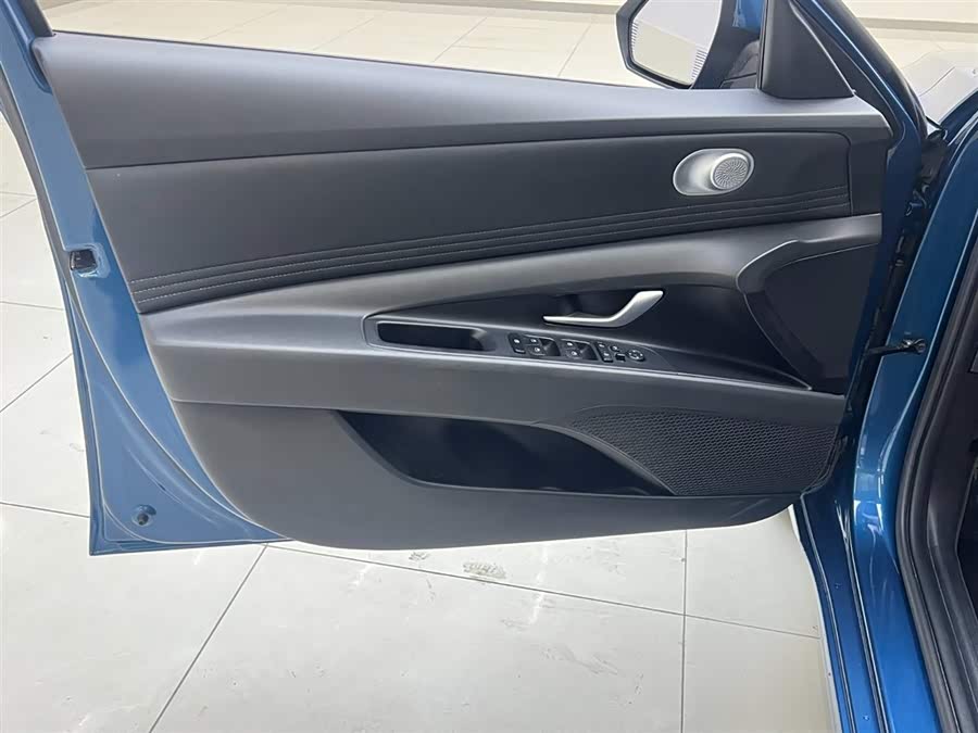 Hyundai Elantra 2022 immagine di auto #13