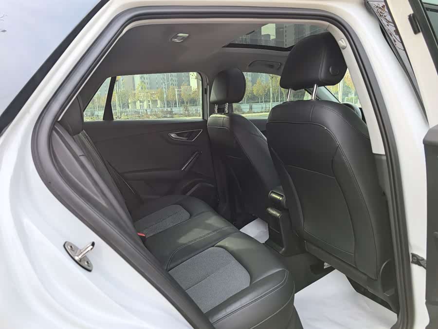 Audi Q2L 2021 car image #13