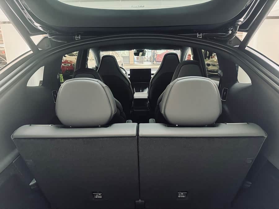 特斯拉 Model Y L 2025 汽车图片 #13