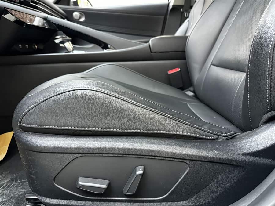Hyundai Elantra 2023 car image #13