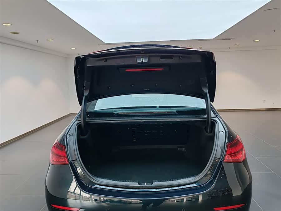 Mercedes-Benz C Class 2022 immagine di auto #13