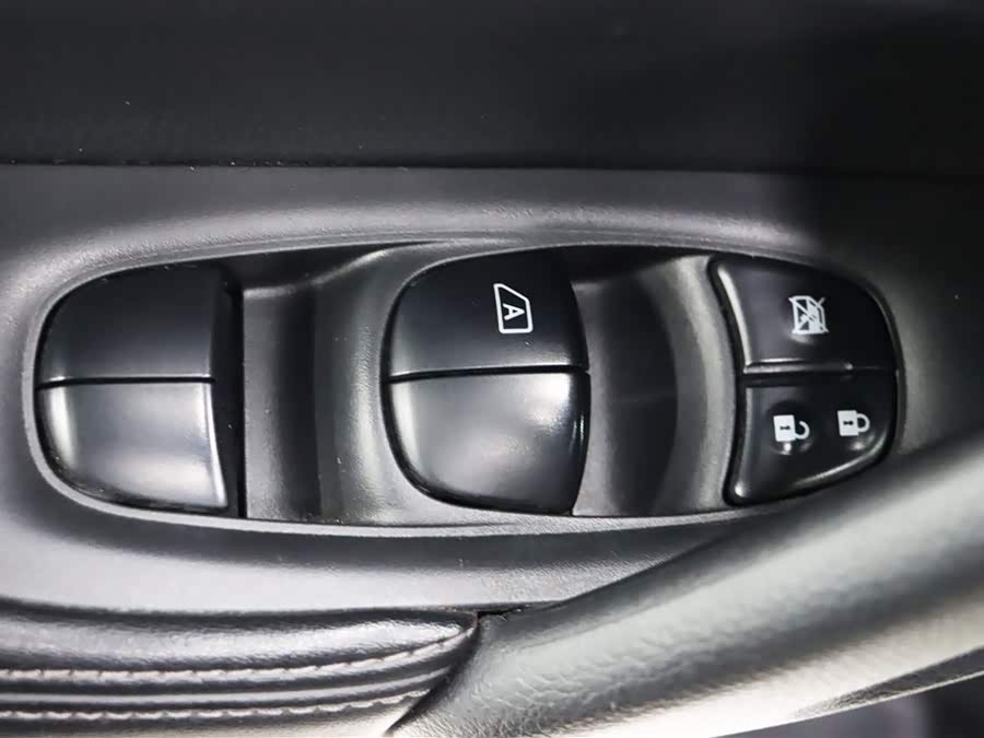 Nissan X-Trail 2020 car image #13