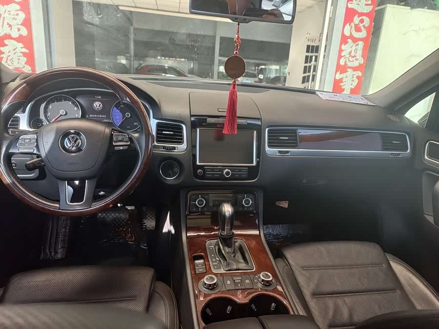 Volkswagen Touareg 2015 car image #13