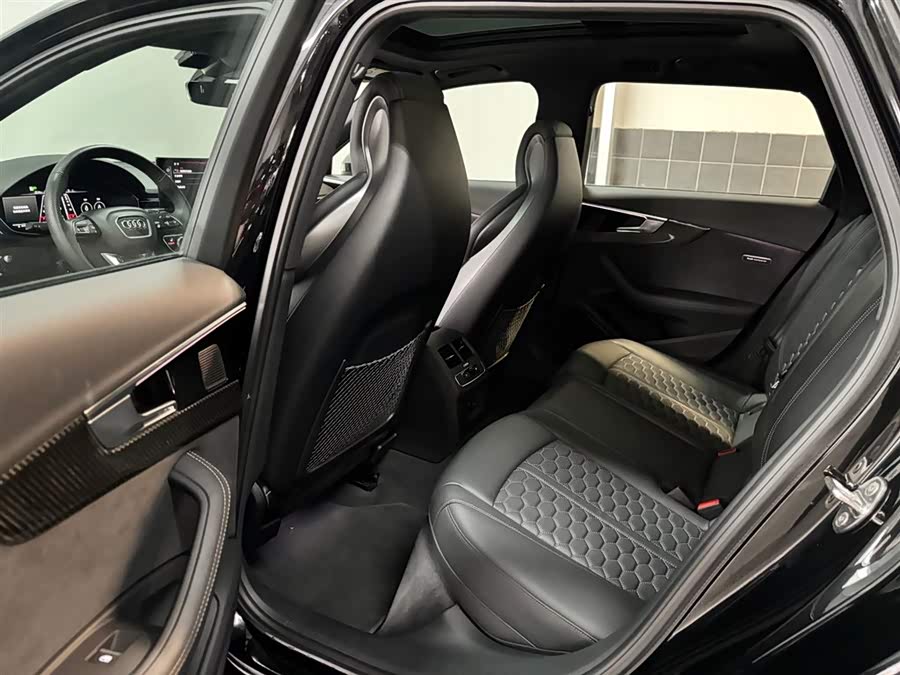 Audi RS 4 2023 immagine di auto #13