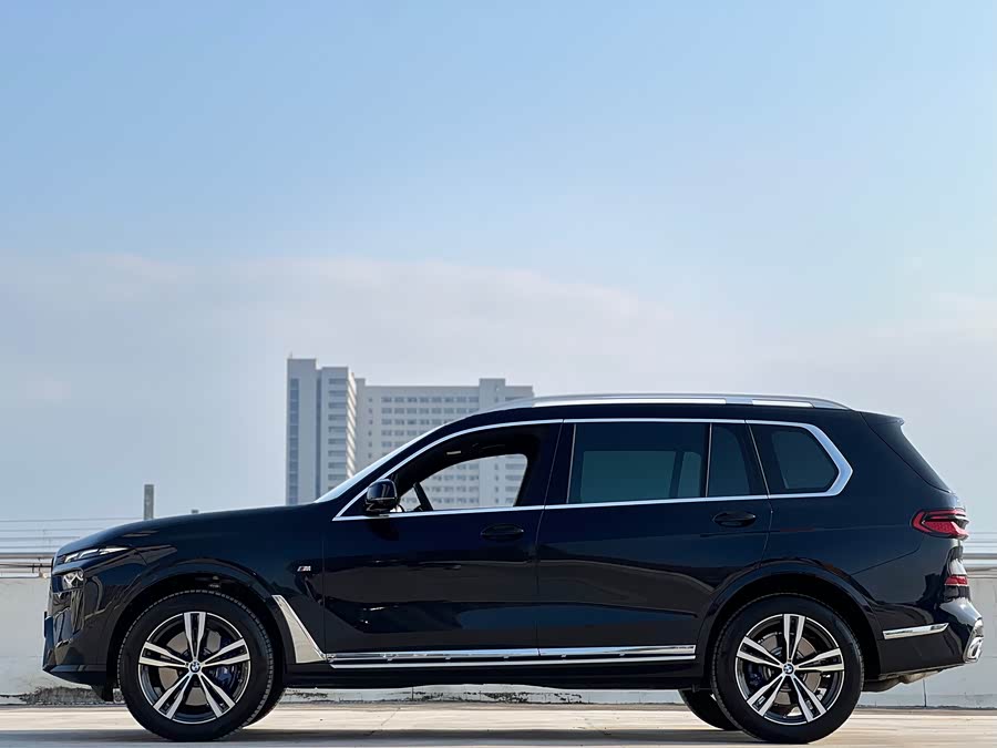 BMW X7 2024 car image #13