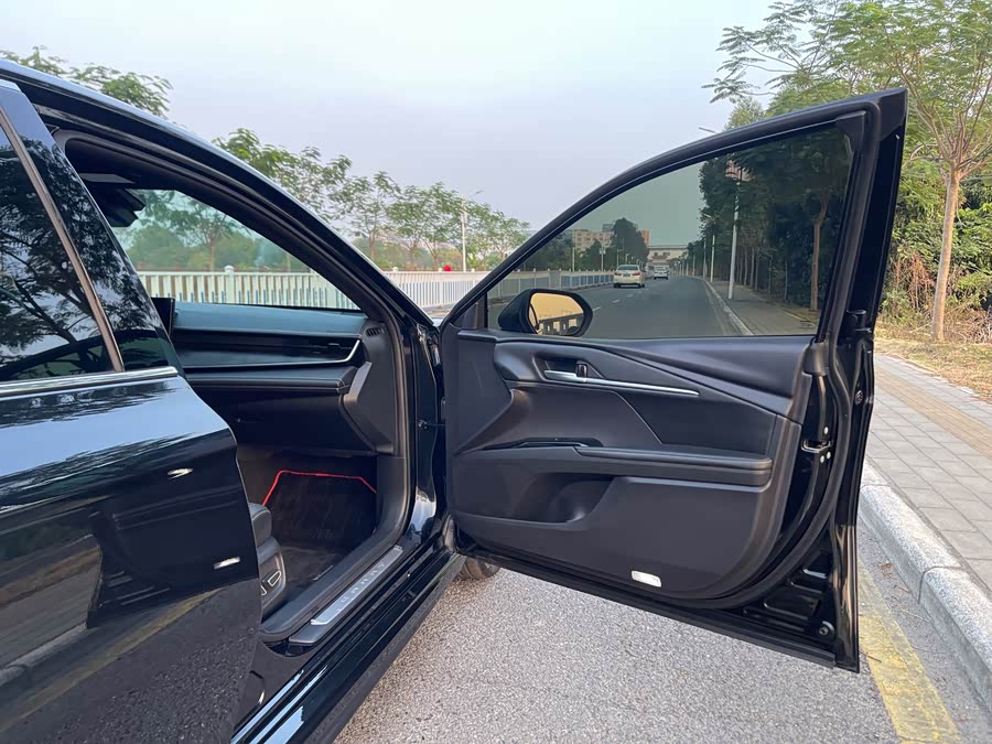 Toyota Camry 2024 immagine di auto #13